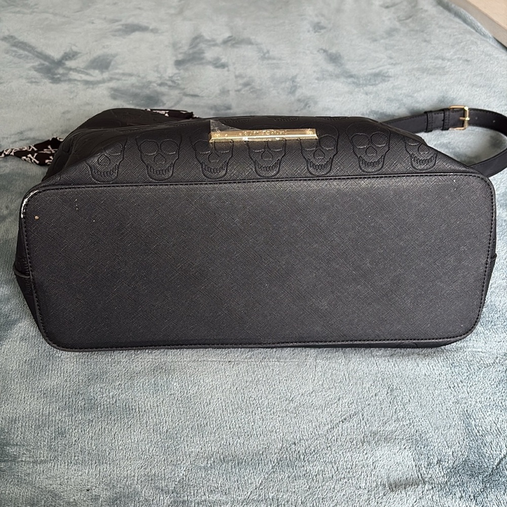 Betsey Johnson Black Skull Embossed Handbag/Work/Tote Bag - Picture 6 of 9